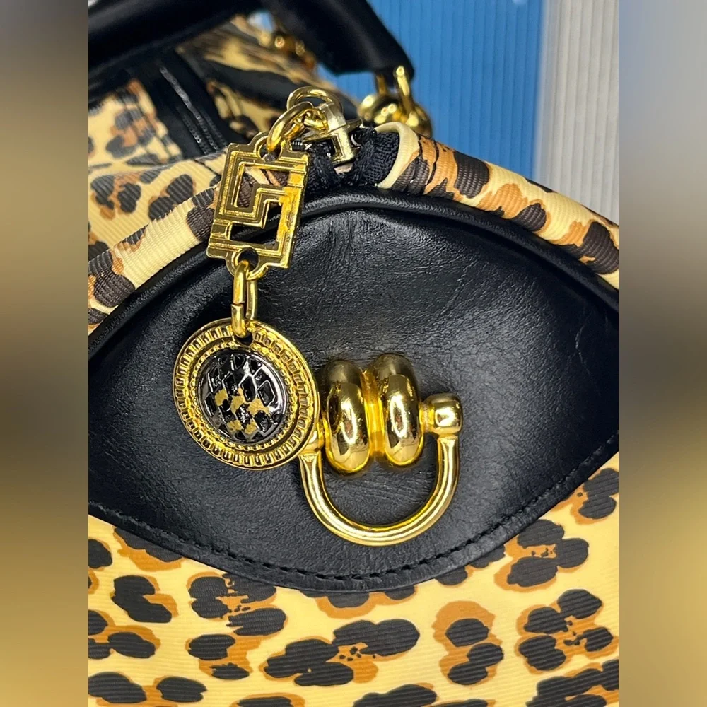 ⭐️SOLD⭐️ VERSACE DUFFLE BAG - Picture 6 of 16